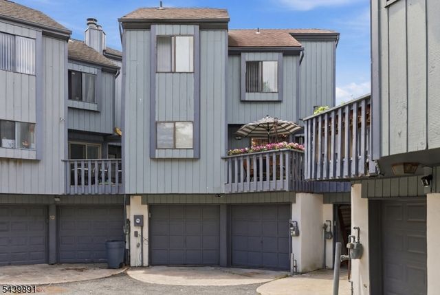 11 Trafalgar Ct, Washington Twp., NJ 07840