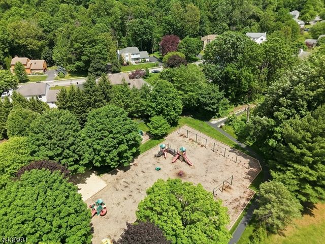 11 Trafalgar Ct, Washington Twp., NJ 07840