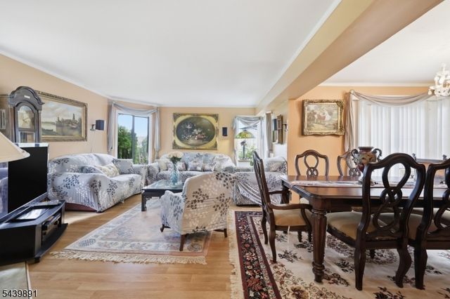 11 Trafalgar Ct, Washington Twp., NJ 07840