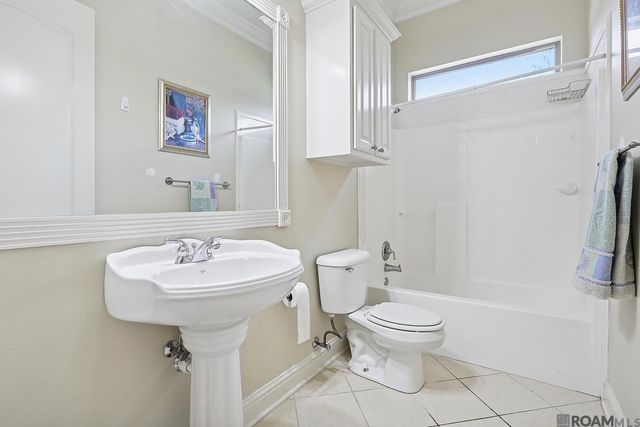 5364 Courtyard Dr, Gonzales, LA 70737