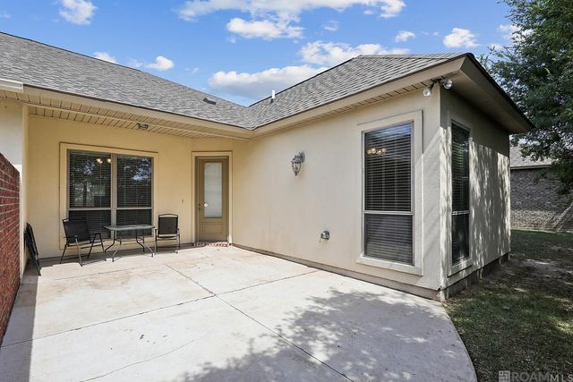 5364 Courtyard Dr, Gonzales, LA 70737