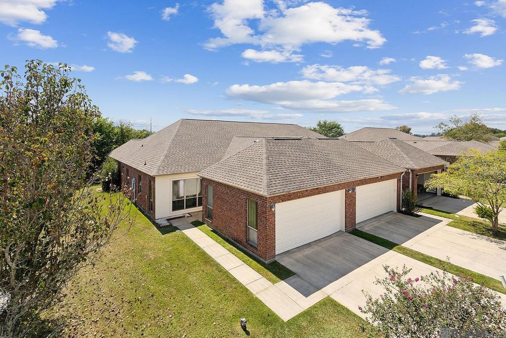 5364 Courtyard Dr, Gonzales, LA 70737