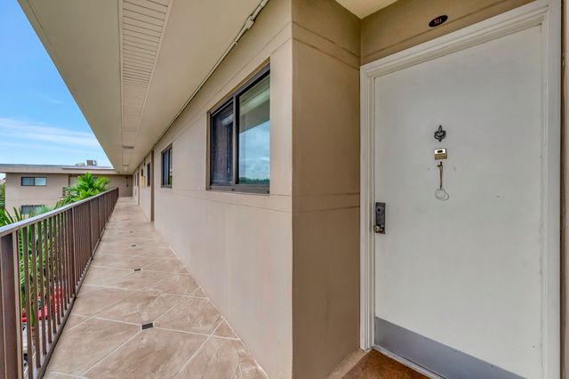 3605 S OCEAN Boulevard 321, South Palm Beach, FL 33480