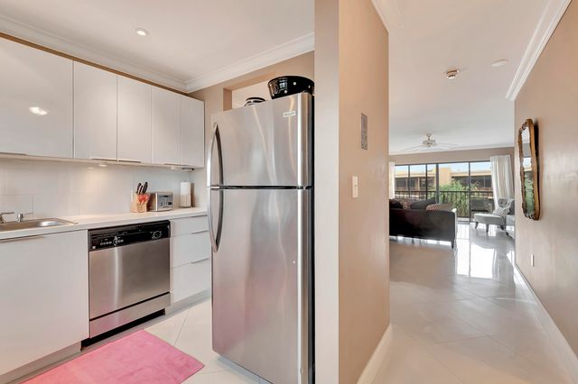 3605 S OCEAN Boulevard 321, South Palm Beach, FL 33480