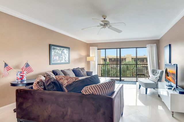 3605 S OCEAN Boulevard 321, South Palm Beach, FL 33480