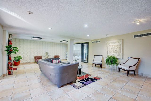 3605 S OCEAN Boulevard 321, South Palm Beach, FL 33480
