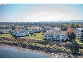211 N HAYDEN BAY Dr 211, Portland, OR 97217