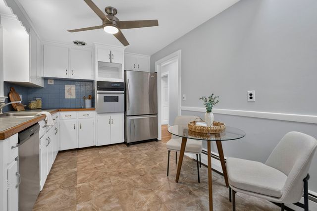 25 Gray Ter, Bedford, MA 01730