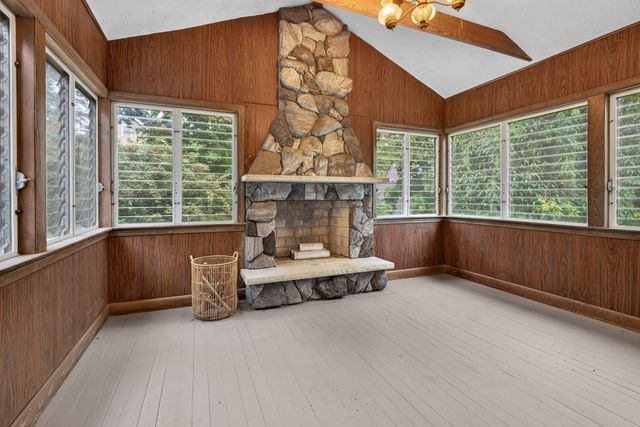 25 Gray Ter, Bedford, MA 01730