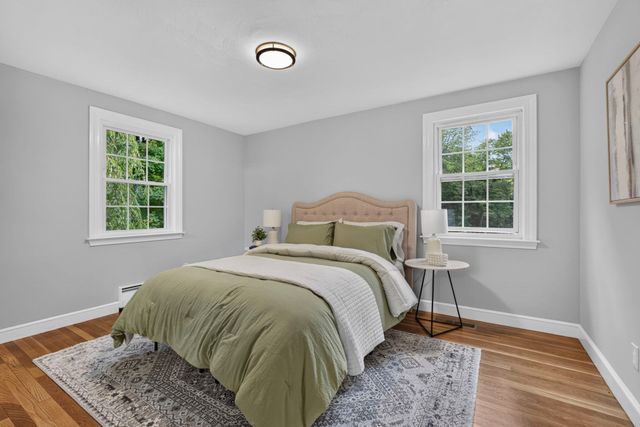 25 Gray Ter, Bedford, MA 01730