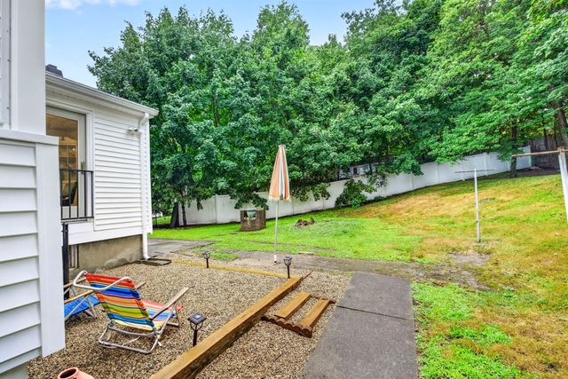25 Gray Ter, Bedford, MA 01730