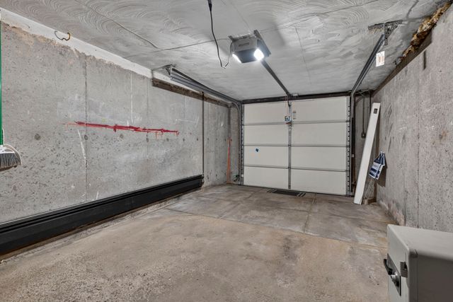 25 Gray Ter, Bedford, MA 01730
