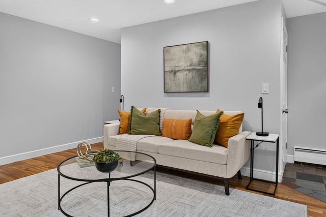 25 Gray Ter, Bedford, MA 01730