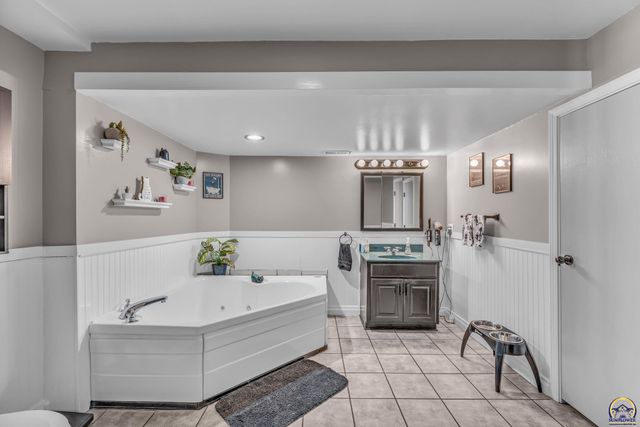 5011 NW Brickyard RD, Topeka, KS 66618