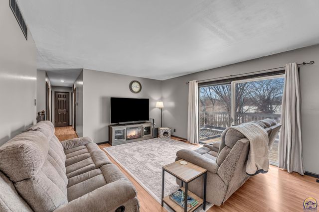 5011 NW Brickyard RD, Topeka, KS 66618