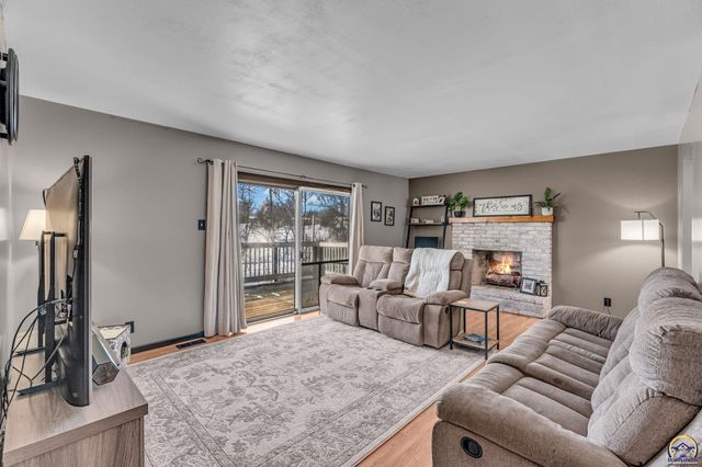 5011 NW Brickyard RD, Topeka, KS 66618