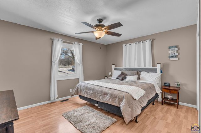 5011 NW Brickyard RD, Topeka, KS 66618