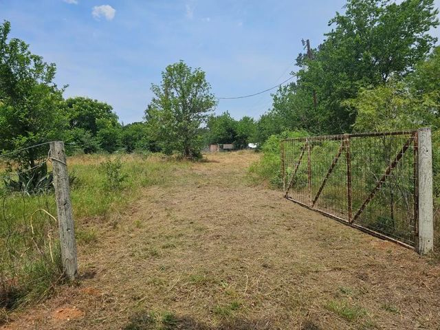 953 Lower Elgin RD, Elgin, TX 78621