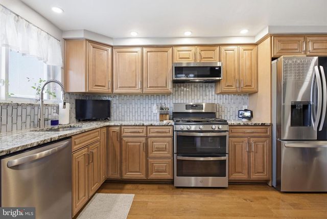 201 WILLOWBROOK AVE, Folsom, PA 19033