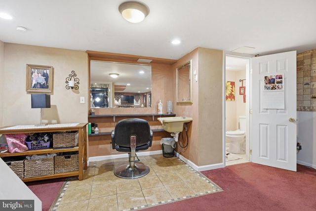 201 WILLOWBROOK AVE, Folsom, PA 19033