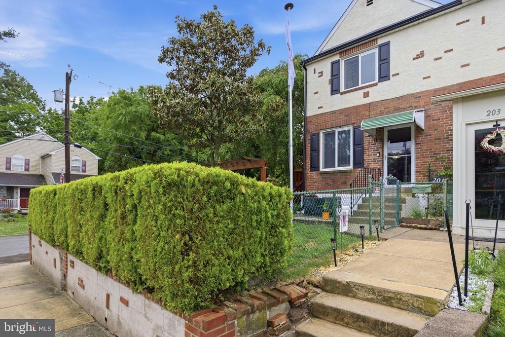 201 WILLOWBROOK AVE, Folsom, PA 19033
