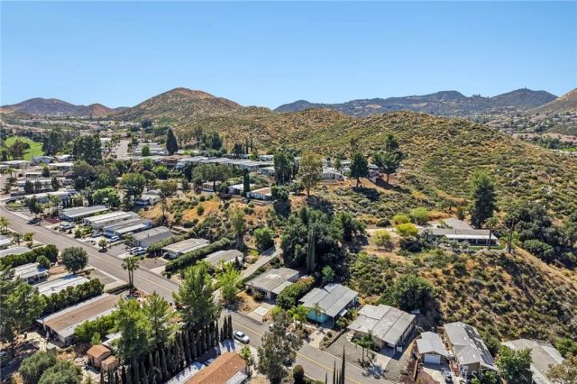 22819 Skylink, Canyon Lake, CA 92587