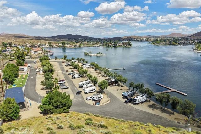 22819 Skylink, Canyon Lake, CA 92587