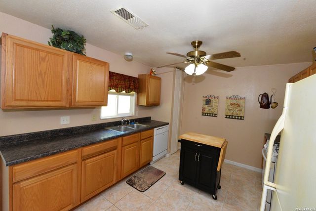 7817 Hunter Oaks, Live Oak, TX 78233