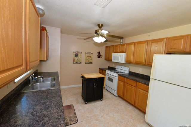 7817 Hunter Oaks, Live Oak, TX 78233