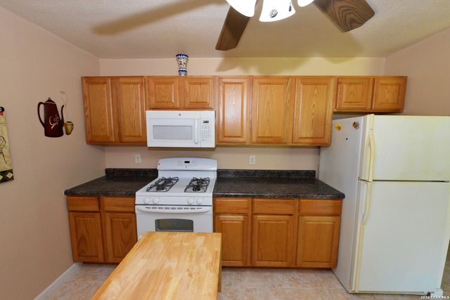 7817 Hunter Oaks, Live Oak, TX 78233