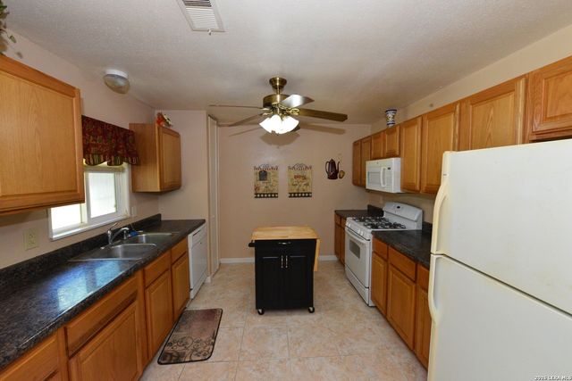 7817 Hunter Oaks, Live Oak, TX 78233