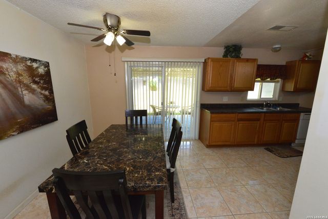 7817 Hunter Oaks, Live Oak, TX 78233