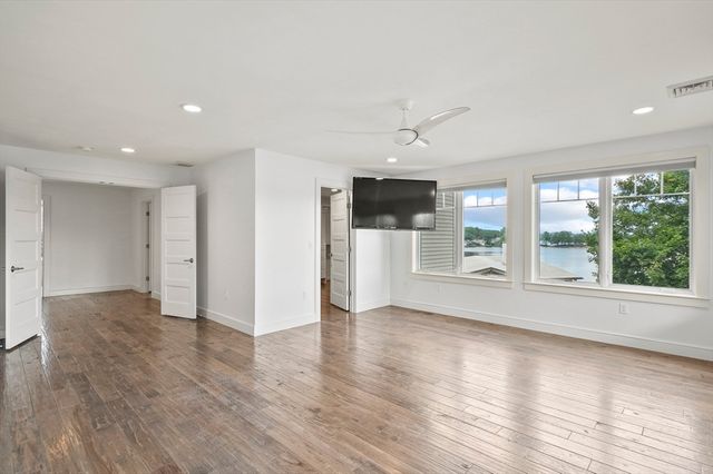 14 Bay Edge Lane, Worcester, MA 01604