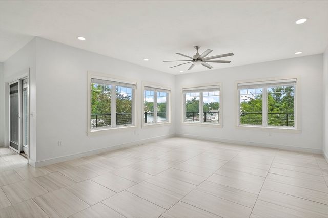 14 Bay Edge Lane, Worcester, MA 01604