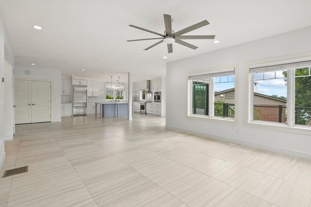 14 Bay Edge Lane, Worcester, MA 01604