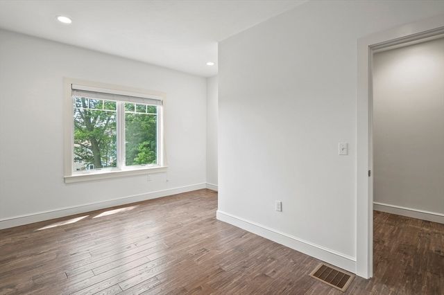 14 Bay Edge Lane, Worcester, MA 01604