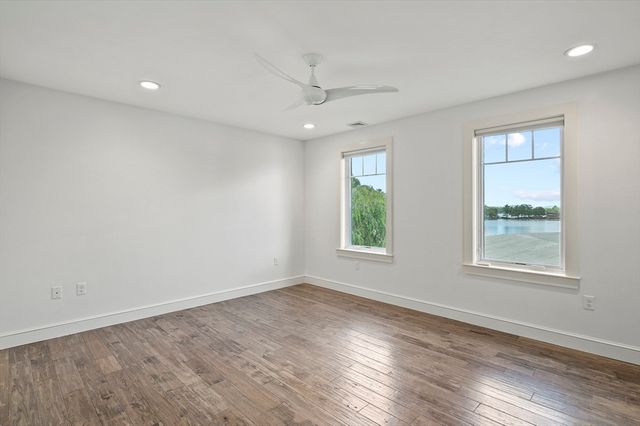 14 Bay Edge Lane, Worcester, MA 01604