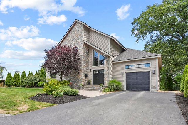 14 Bay Edge Lane, Worcester, MA 01604