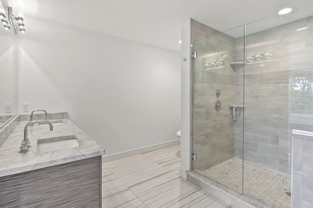 14 Bay Edge Lane, Worcester, MA 01604