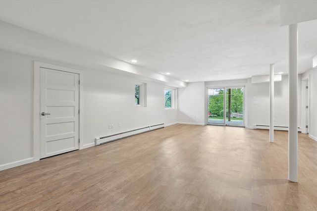 14 Bay Edge Lane, Worcester, MA 01604