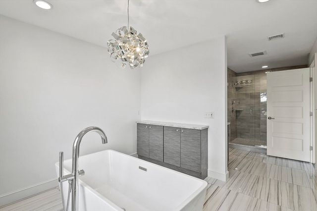 14 Bay Edge Lane, Worcester, MA 01604