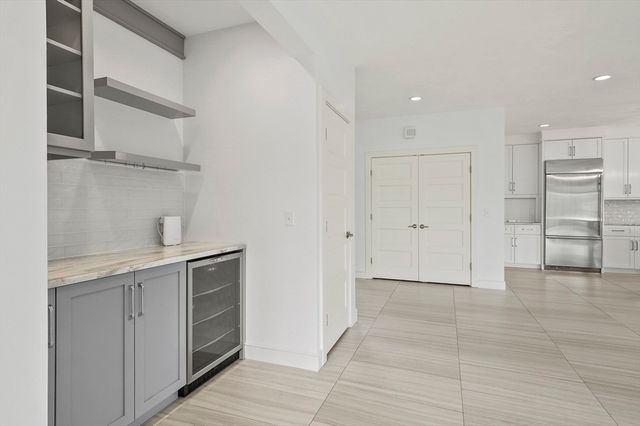 14 Bay Edge Lane, Worcester, MA 01604