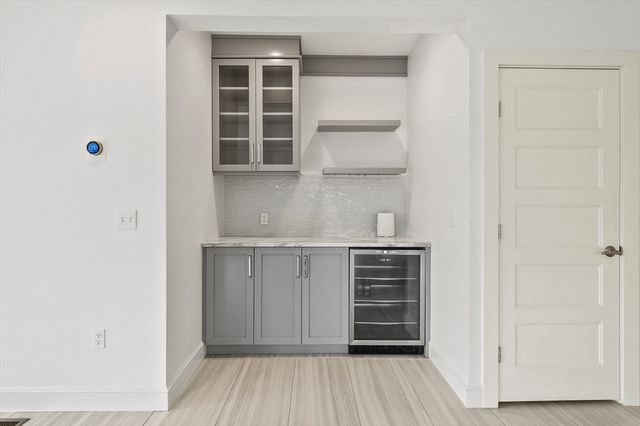 14 Bay Edge Lane, Worcester, MA 01604