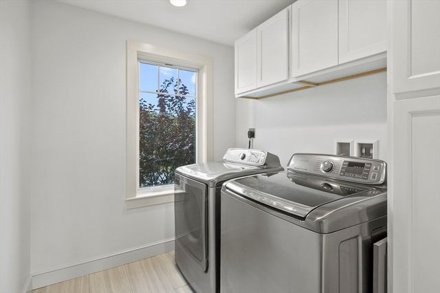 14 Bay Edge Lane, Worcester, MA 01604