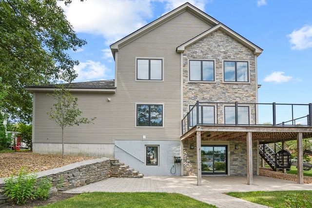 14 Bay Edge Lane, Worcester, MA 01604