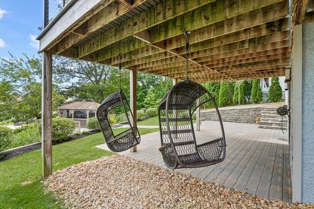 14 Bay Edge Lane, Worcester, MA 01604