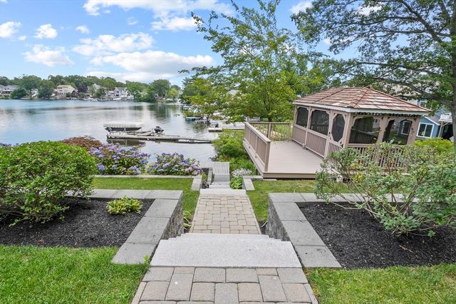 14 Bay Edge Lane, Worcester, MA 01604
