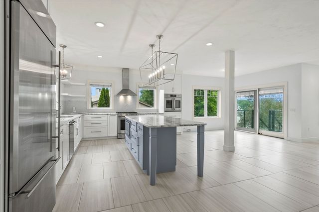 14 Bay Edge Lane, Worcester, MA 01604