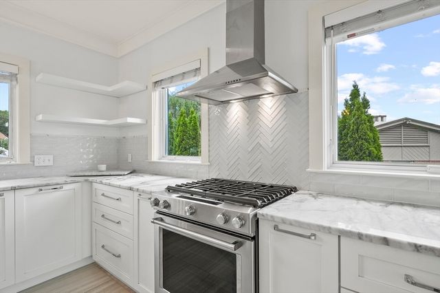 14 Bay Edge Lane, Worcester, MA 01604