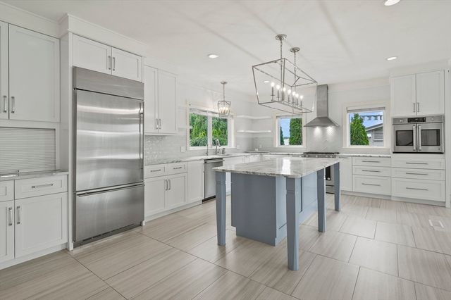 14 Bay Edge Lane, Worcester, MA 01604